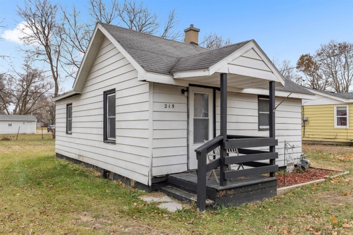 215 MOORE, SOUTH BELOIT, Illinois 61080, 2 Bedrooms Bedrooms, ,1 BathroomBathrooms,House,For Sale,MOORE,202507298