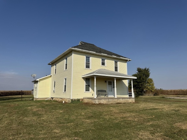 27375 IL Rt 40, Chadwick, Illinois 61014, 4 Bedrooms Bedrooms, ,2 BathroomsBathrooms,House,For Sale,IL Rt 40,202507302