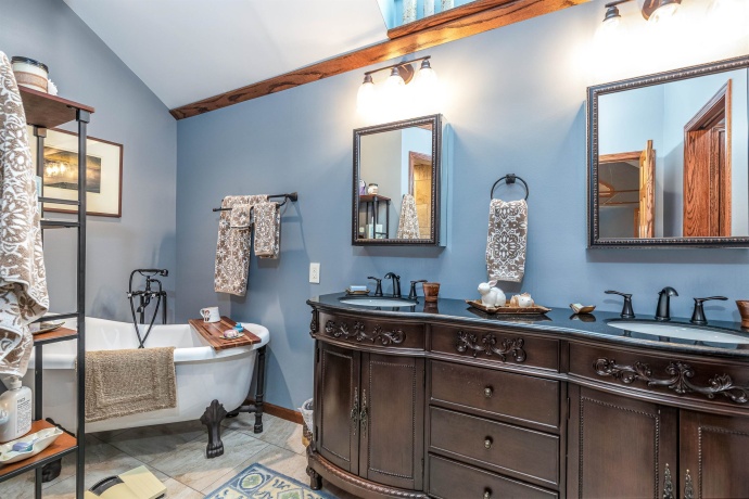 15 Talisman, GALENA, Illinois 61036, 4 Bedrooms Bedrooms, ,4 BathroomsBathrooms,House,For Sale,Talisman,202507303