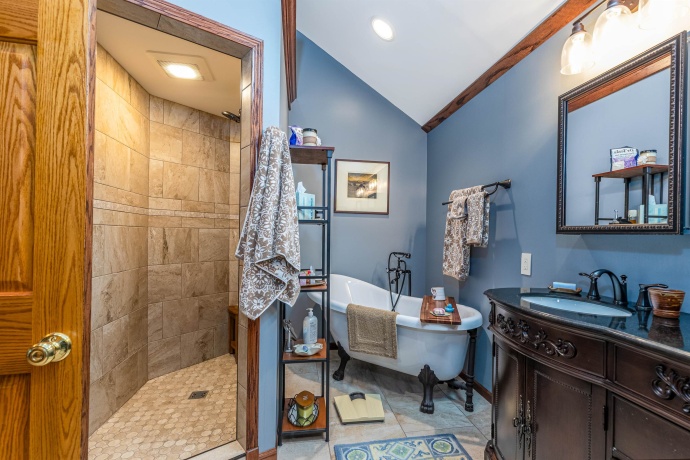 15 Talisman, GALENA, Illinois 61036, 4 Bedrooms Bedrooms, ,4 BathroomsBathrooms,House,For Sale,Talisman,202507303