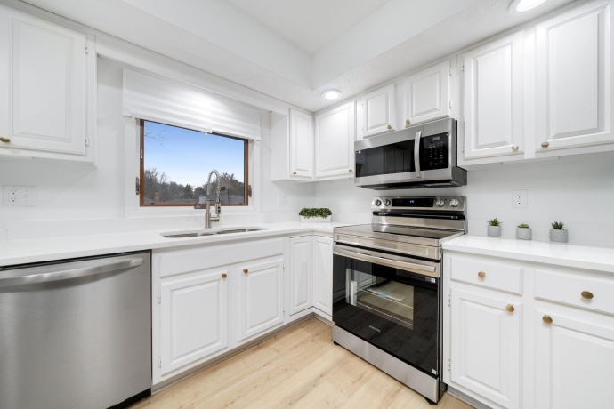 1630 River Bluff, ROCKFORD, Illinois 61103, 3 Bedrooms Bedrooms, ,2 BathroomsBathrooms,House,For Sale,River Bluff,202507309