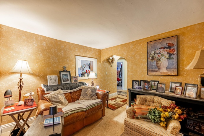 917 Locust, BELVIDERE, Illinois 61008, ,5+ Units,For Sale,Locust,202507314