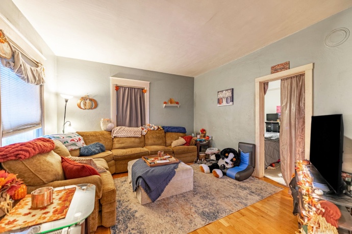 917 Locust, BELVIDERE, Illinois 61008, ,5+ Units,For Sale,Locust,202507314