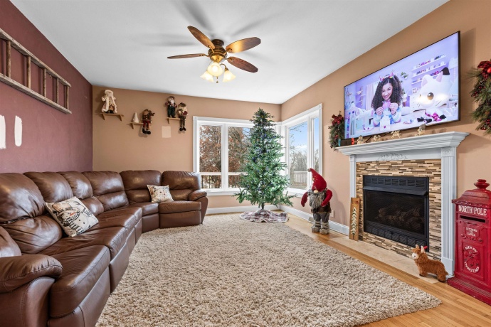 16437 EDWARDSVILLE, PECATONICA, Illinois 61063, 3 Bedrooms Bedrooms, ,2 BathroomsBathrooms,House,For Sale,EDWARDSVILLE,202507310