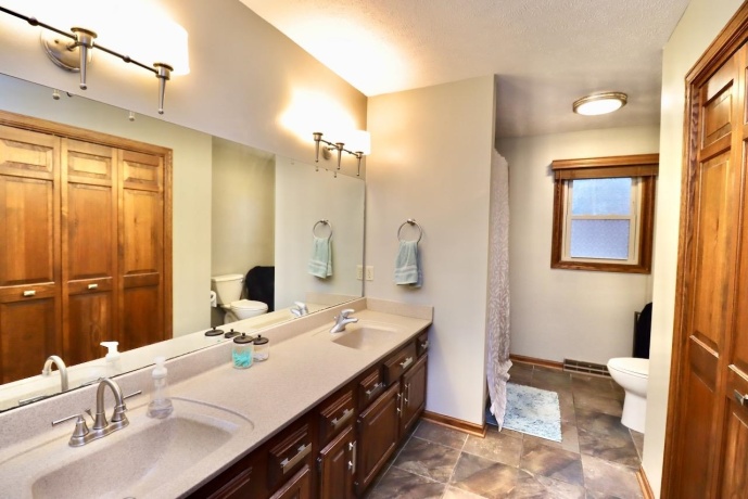 543 Fieldcrest, BELVIDERE, Illinois 61008, 3 Bedrooms Bedrooms, ,2 BathroomsBathrooms,House,For Sale,Fieldcrest,202507320