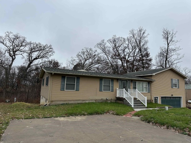 11027 HILLCREST, SAVANNA, Illinois 61074, 5 Bedrooms Bedrooms, ,2 BathroomsBathrooms,House,For Sale,HILLCREST,202507324