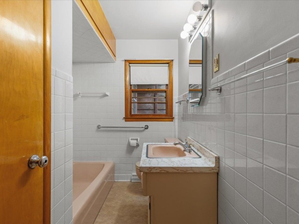 7774 Old River, ROCKFORD, Illinois 61103, 4 Bedrooms Bedrooms, ,3 BathroomsBathrooms,House,For Sale,Old River,202507327