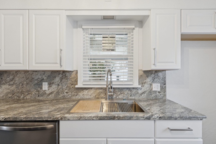 2111 Bell, ROCKFORD, Illinois 61103, 4 Bedrooms Bedrooms, ,3 BathroomsBathrooms,House,For Sale,Bell,202507330