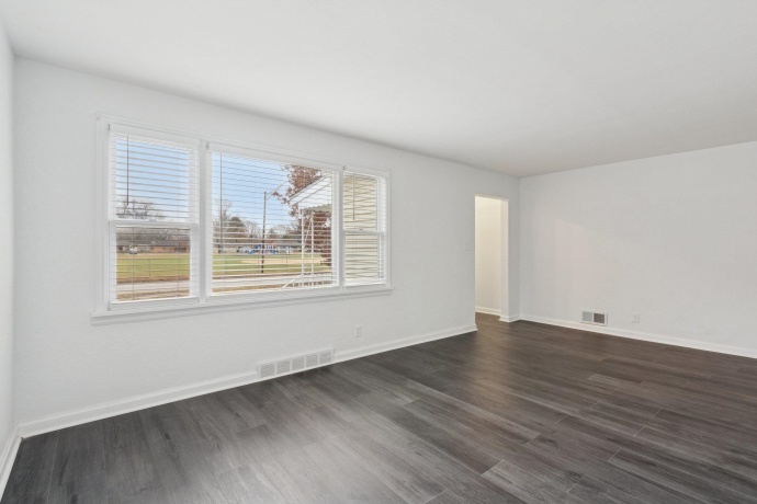 2111 Bell, ROCKFORD, Illinois 61103, 4 Bedrooms Bedrooms, ,3 BathroomsBathrooms,House,For Sale,Bell,202507330