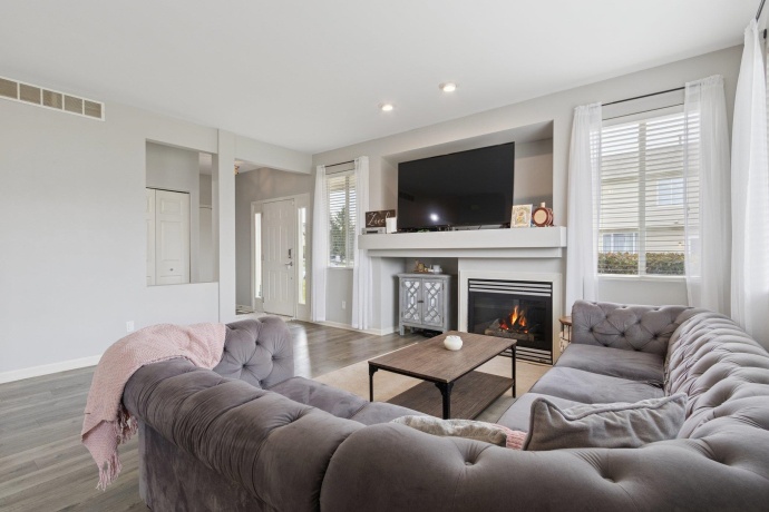 7326 Mabels, LOVES PARK, Illinois 61111, 3 Bedrooms Bedrooms, ,2 BathroomsBathrooms,Condominium,For Sale,Mabels,202507332