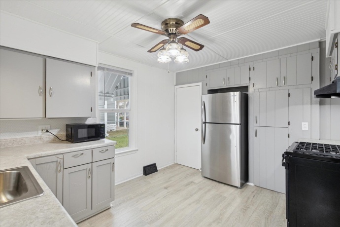 1212 10th, ROCKFORD, Illinois 61104, 3 Bedrooms Bedrooms, ,1 BathroomBathrooms,House,For Sale,10th,202507334