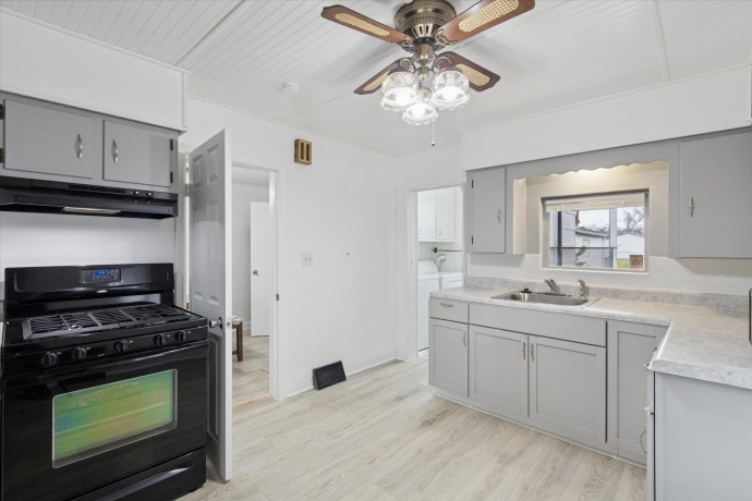 1212 10th, ROCKFORD, Illinois 61104, 3 Bedrooms Bedrooms, ,1 BathroomBathrooms,House,For Sale,10th,202507334