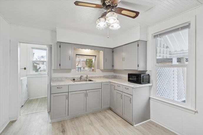 1212 10th, ROCKFORD, Illinois 61104, 3 Bedrooms Bedrooms, ,1 BathroomBathrooms,House,For Sale,10th,202507334