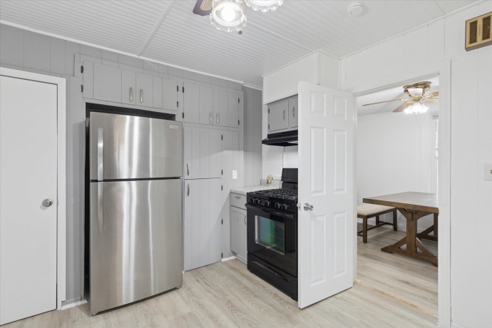 1212 10th, ROCKFORD, Illinois 61104, 3 Bedrooms Bedrooms, ,1 BathroomBathrooms,House,For Sale,10th,202507334