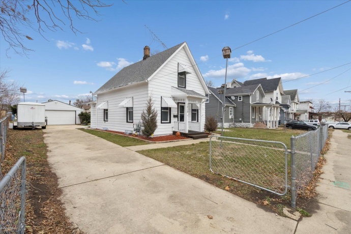 1212 10th, ROCKFORD, Illinois 61104, 3 Bedrooms Bedrooms, ,1 BathroomBathrooms,House,For Sale,10th,202507334