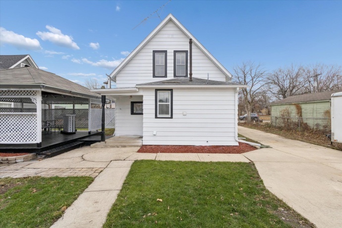 1212 10th, ROCKFORD, Illinois 61104, 3 Bedrooms Bedrooms, ,1 BathroomBathrooms,House,For Sale,10th,202507334