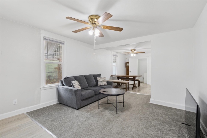 1212 10th, ROCKFORD, Illinois 61104, 3 Bedrooms Bedrooms, ,1 BathroomBathrooms,House,For Sale,10th,202507334