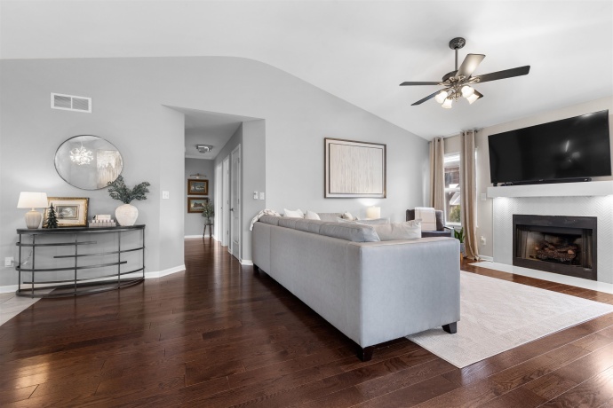 5576 Karakul, ROSCOE, Illinois 61073, 3 Bedrooms Bedrooms, ,2 BathroomsBathrooms,House,For Sale,Karakul,202507337