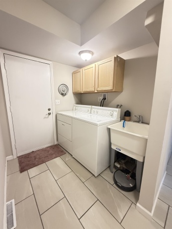 5 Cayuga, GALENA, Illinois 61036, 2 Bedrooms Bedrooms, ,2 BathroomsBathrooms,House,For Sale,Cayuga,202502157