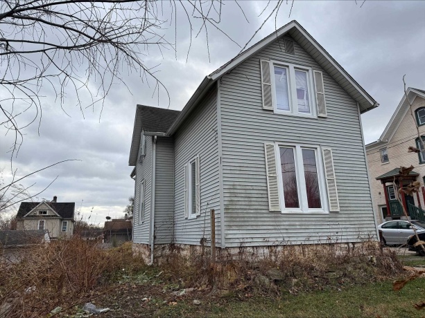 1215 6th, ROCKFORD, Illinois 61104, 4 Bedrooms Bedrooms, ,2 BathroomsBathrooms,House,For Sale,6th,202507349