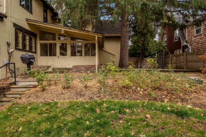 2326 CLINTON, ROCKFORD, Illinois 61103, 4 Bedrooms Bedrooms, ,2 BathroomsBathrooms,House,For Sale,CLINTON,202507352