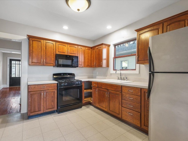 634 13th, ROCKFORD, Illinois 61104, 3 Bedrooms Bedrooms, ,2 BathroomsBathrooms,House,For Sale,13th,202507359