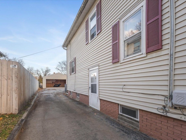 634 13th, ROCKFORD, Illinois 61104, 3 Bedrooms Bedrooms, ,2 BathroomsBathrooms,House,For Sale,13th,202507359