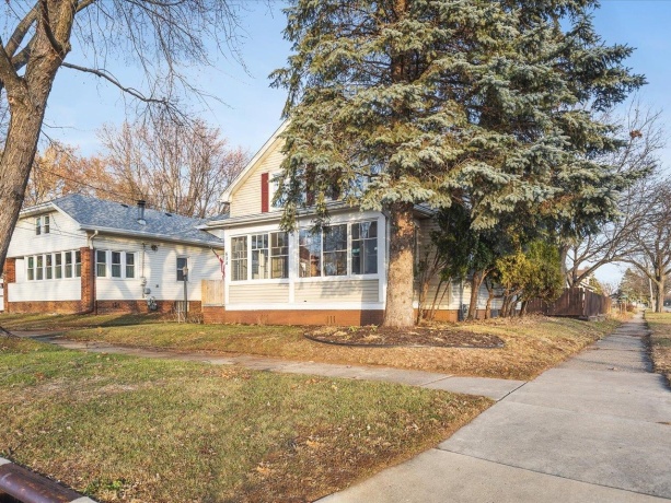 634 13th, ROCKFORD, Illinois 61104, 3 Bedrooms Bedrooms, ,2 BathroomsBathrooms,House,For Sale,13th,202507359