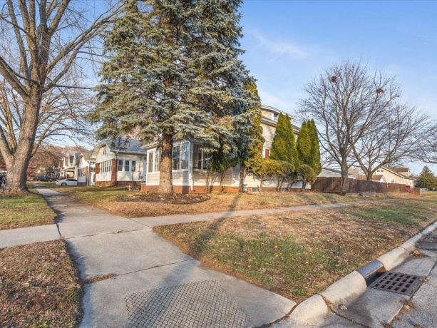 634 13th, ROCKFORD, Illinois 61104, 3 Bedrooms Bedrooms, ,2 BathroomsBathrooms,House,For Sale,13th,202507359