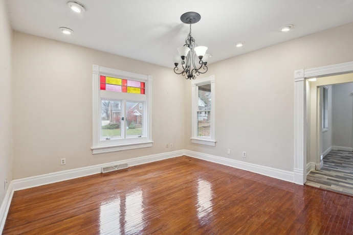 1611 Oakes, ROCKFORD, Illinois 61107, 3 Bedrooms Bedrooms, ,2 BathroomsBathrooms,House,For Sale,Oakes,202507361