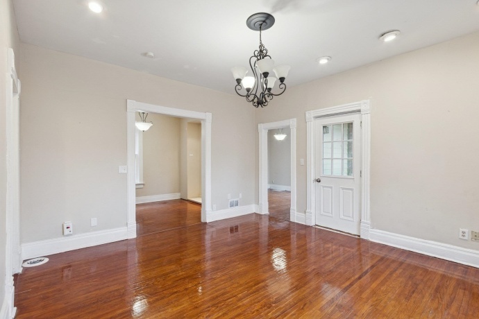 1611 Oakes, ROCKFORD, Illinois 61107, 3 Bedrooms Bedrooms, ,2 BathroomsBathrooms,House,For Sale,Oakes,202507361