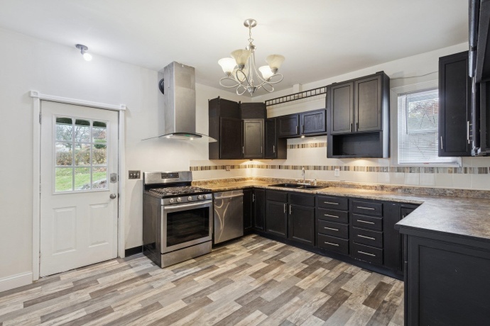 1611 Oakes, ROCKFORD, Illinois 61107, 3 Bedrooms Bedrooms, ,2 BathroomsBathrooms,House,For Sale,Oakes,202507361