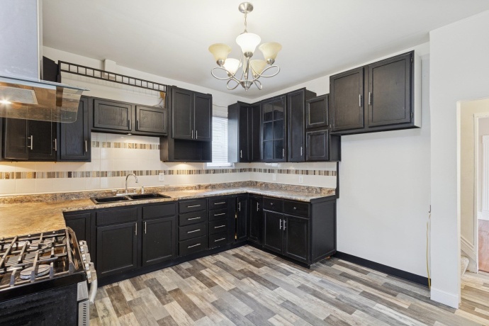 1611 Oakes, ROCKFORD, Illinois 61107, 3 Bedrooms Bedrooms, ,2 BathroomsBathrooms,House,For Sale,Oakes,202507361