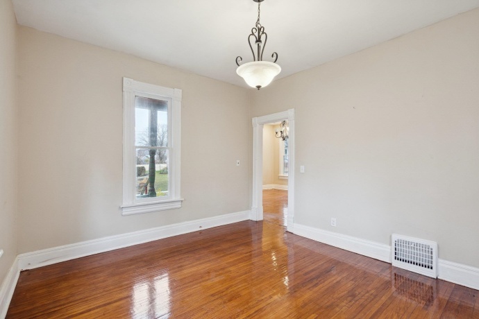 1611 Oakes, ROCKFORD, Illinois 61107, 3 Bedrooms Bedrooms, ,2 BathroomsBathrooms,House,For Sale,Oakes,202507361