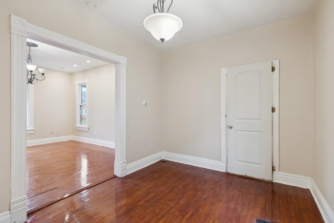 1611 Oakes, ROCKFORD, Illinois 61107, 3 Bedrooms Bedrooms, ,2 BathroomsBathrooms,House,For Sale,Oakes,202507361