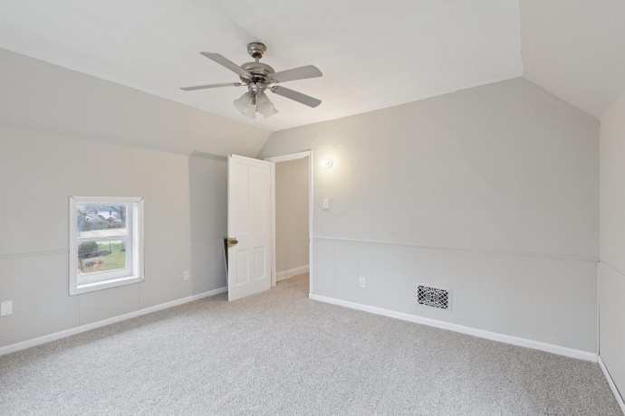 1611 Oakes, ROCKFORD, Illinois 61107, 3 Bedrooms Bedrooms, ,2 BathroomsBathrooms,House,For Sale,Oakes,202507361