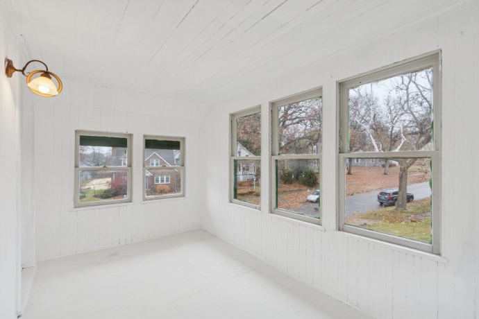 1611 Oakes, ROCKFORD, Illinois 61107, 3 Bedrooms Bedrooms, ,2 BathroomsBathrooms,House,For Sale,Oakes,202507361