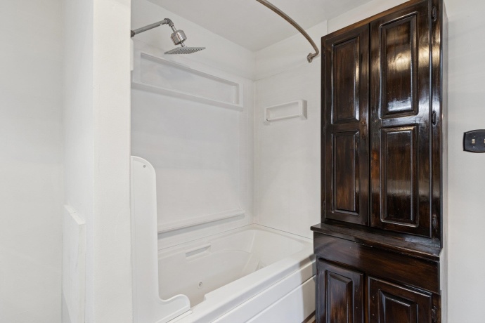 1611 Oakes, ROCKFORD, Illinois 61107, 3 Bedrooms Bedrooms, ,2 BathroomsBathrooms,House,For Sale,Oakes,202507361