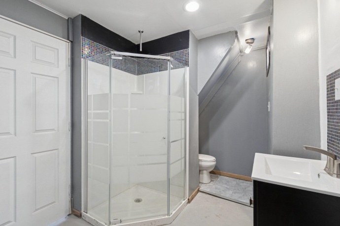 1611 Oakes, ROCKFORD, Illinois 61107, 3 Bedrooms Bedrooms, ,2 BathroomsBathrooms,House,For Sale,Oakes,202507361