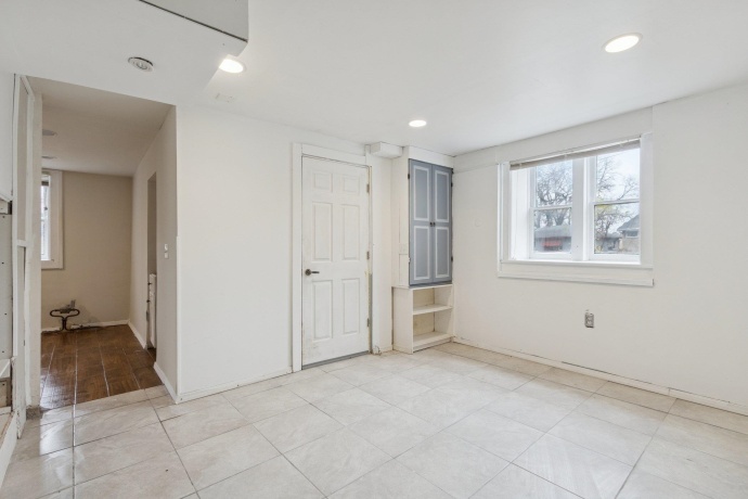 1611 Oakes, ROCKFORD, Illinois 61107, 3 Bedrooms Bedrooms, ,2 BathroomsBathrooms,House,For Sale,Oakes,202507361