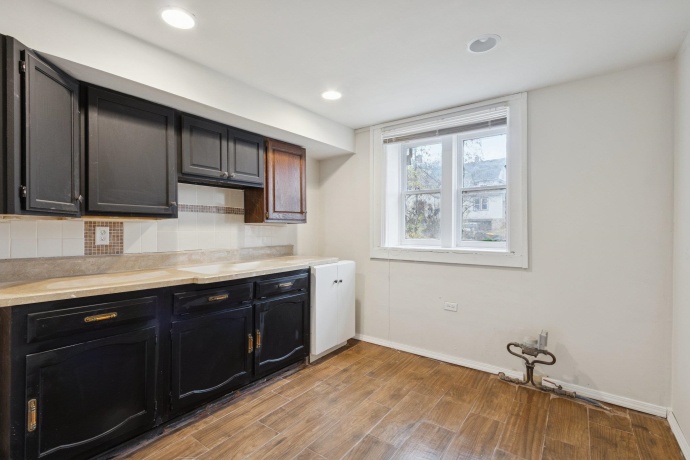 1611 Oakes, ROCKFORD, Illinois 61107, 3 Bedrooms Bedrooms, ,2 BathroomsBathrooms,House,For Sale,Oakes,202507361