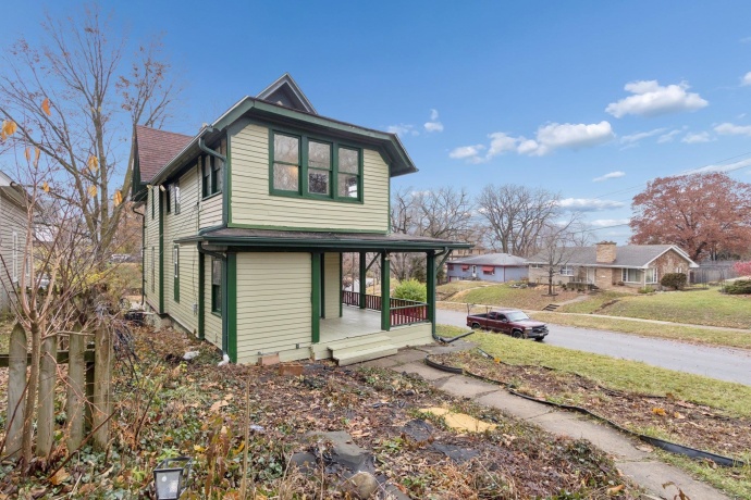 1611 Oakes, ROCKFORD, Illinois 61107, 3 Bedrooms Bedrooms, ,2 BathroomsBathrooms,House,For Sale,Oakes,202507361