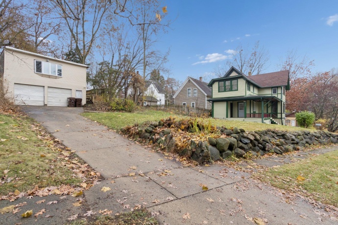 1611 Oakes, ROCKFORD, Illinois 61107, 3 Bedrooms Bedrooms, ,2 BathroomsBathrooms,House,For Sale,Oakes,202507361