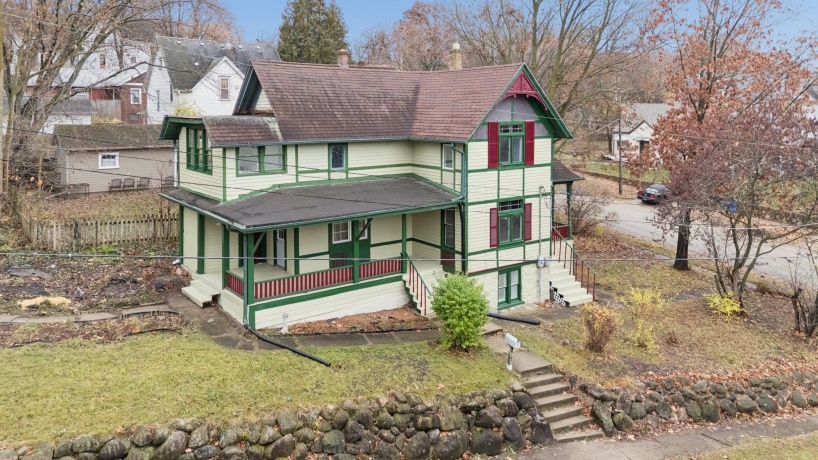 1611 Oakes, ROCKFORD, Illinois 61107, 3 Bedrooms Bedrooms, ,2 BathroomsBathrooms,House,For Sale,Oakes,202507361