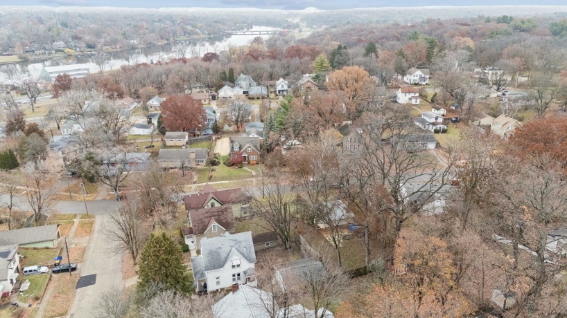 1611 Oakes, ROCKFORD, Illinois 61107, 3 Bedrooms Bedrooms, ,2 BathroomsBathrooms,House,For Sale,Oakes,202507361