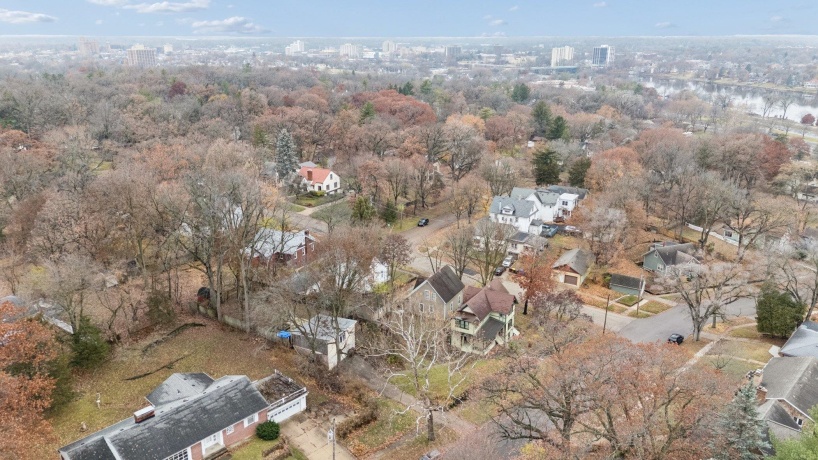 1611 Oakes, ROCKFORD, Illinois 61107, 3 Bedrooms Bedrooms, ,2 BathroomsBathrooms,House,For Sale,Oakes,202507361