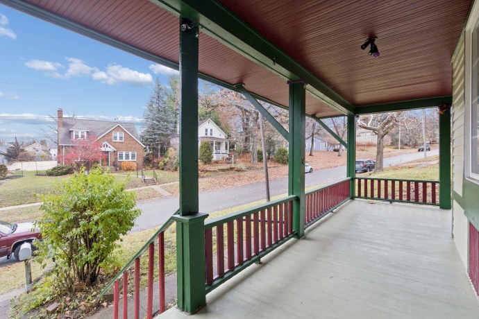 1611 Oakes, ROCKFORD, Illinois 61107, 3 Bedrooms Bedrooms, ,2 BathroomsBathrooms,House,For Sale,Oakes,202507361