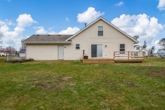 5724 Pierce, SOUTH BELOIT, Illinois 61080, 4 Bedrooms Bedrooms, ,2 BathroomsBathrooms,House,For Sale,Pierce,202507375