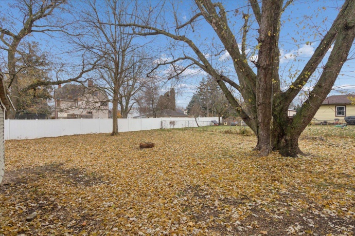 2226 8th, MONROE, Wisconsin 53566, 3 Bedrooms Bedrooms, ,1 BathroomBathrooms,House,For Sale,8th,202507199