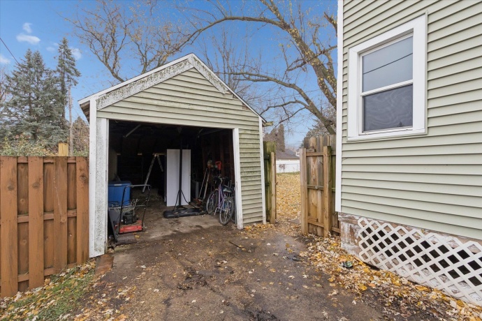 2226 8th, MONROE, Wisconsin 53566, 3 Bedrooms Bedrooms, ,1 BathroomBathrooms,House,For Sale,8th,202507199